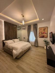 Ένα ή περισσότερα κρεβάτια σε δωμάτιο στο Jade By Dorenzo Innovations +41 φωτογραφίες