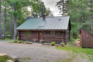 Το κτήριο όπου στεγάζεται  η παραθεριστική κατοικία +14 φωτογραφίες