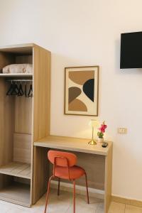a room with a desk and a chair at Hotel Aurelia Milano Centrale in Milan