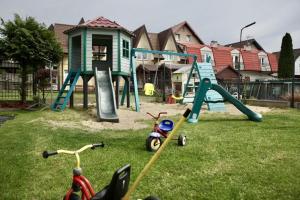 Ο χώρος παιχνιδιού για παιδιά στο Apartamenty Południowa