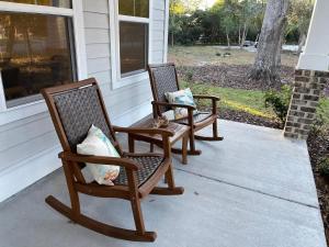 Κήπος έξω από το Pleasant Place Villa -Newly Built with Pool Close to downtown&beach