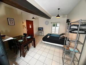 a room with a bunk bed and a table and a desk at Pied des Remparts à Provins in Provins