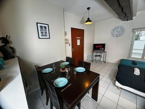 a living room with a table and a dining room at Pied des Remparts à Provins in Provins
