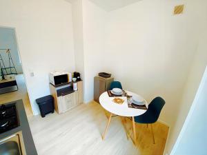 Η κουζίνα ή μικρή κουζίνα στο Charme et Confort à Charleville-Mézières