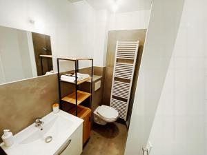 Ένα μπάνιο στο Charme et Confort à Charleville-Mézières