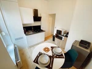 Η κουζίνα ή μικρή κουζίνα στο Charme et Confort à Charleville-Mézières