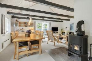 Η κουζίνα ή μικρή κουζίνα στο Natural Gem Between Heath And Dunes