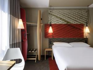 Postel nebo postele na pokoji v ubytování ibis Regensburg Zentrum + 37 fotografií