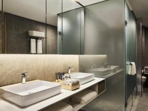 Koupelna v ubytování Novotel Hanoi Thai Ha + 86 fotografií