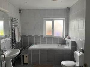 Koupelna v ubytování Clonkellure house + 4 fotografie