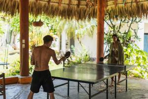 Stolní tenis v ubytování Punta bungalows nebo okolí