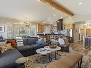 Kuchyň nebo kuchyňský kout v ubytování Spectacular Mountain Oasis