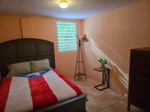 Ένα ή περισσότερα κρεβάτια σε δωμάτιο στο Quiet retreat farm house