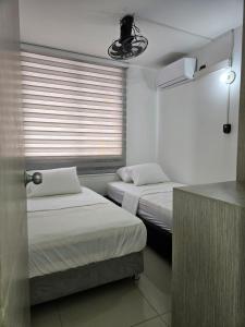 Postel nebo postele na pokoji v ubytování Apartamento Cómodo y Residencial con parqueo