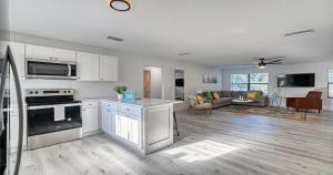 Kuchyň nebo kuchyňský kout v ubytování Beachside Getaway - Heated Pool - By Vilano Beach