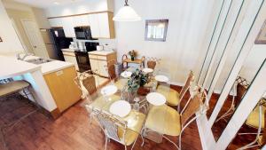 Kuchyň nebo kuchyňský kout v ubytování Club Villas Unit 11B