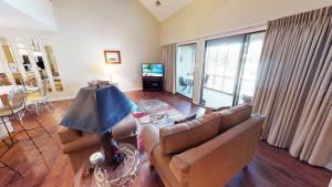 TV a/nebo společenská místnost v ubytování Club Villas Unit 11B