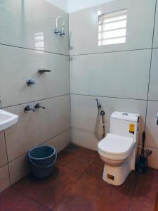 Un baño de Mas Residency