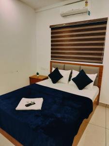 Una cama o camas en una habitación de Mas Residency