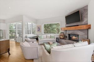 Χώρος καθιστικού στο Meadow Mountain Vista Boutique Aprs-ski Chalet