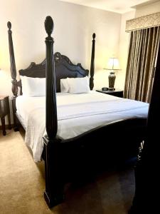 a bedroom with a large bed with a black frame at Alpine Zermatt King Villa with Kitchen Near Deer Valley Ski Resort #1069 in Mound City