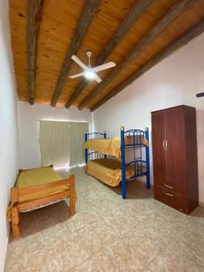 a bedroom with two bunk beds and a ceiling fan at La Perla del Yuqueri in Concordia