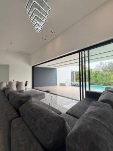 Posezení v ubytování Cómoda y tranquila casa de lujo sector cerritos