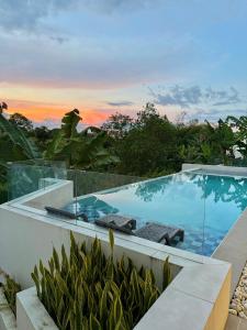 Bazén v ubytování Cómoda y tranquila casa de lujo sector cerritos nebo v jeho okolí