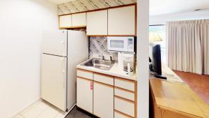 Kuchyň nebo kuchyňský kout v ubytování Club Villas Unit 11D