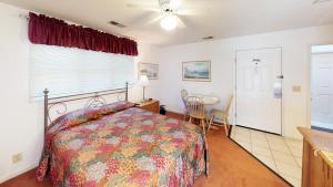 Postel nebo postele na pokoji v ubytování Club Villas Unit 11D