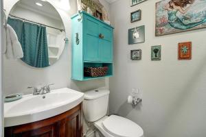 Un baño de Flamingo Flats 36 fotos más