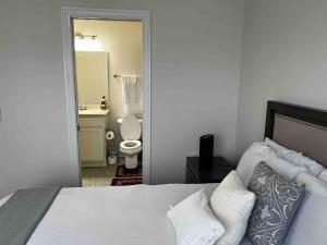 Ένα μπάνιο στο Private bedroom with full bathroom +38 φωτογραφίες