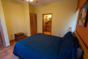 Postel nebo postele na pokoji v ubytování 2 bed/2bath - family vacation home in beach resort