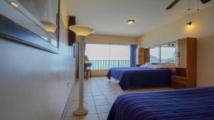 Postel nebo postele na pokoji v ubytování Villas de Las Palmas San Felipe Beachfront rental with spectacular views - Luis condo 2