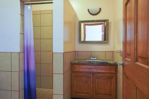 Koupelna v ubytování Villas de Las Palmas San Felipe Beachfront rental with spectacular views - Luis condo 2 + 11 fotografií