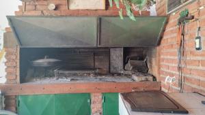 a brick oven with a grill in a brick wall at Casa de Nancy y Carlos in Juana Koslay 
