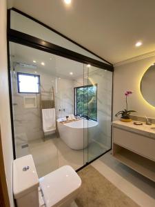 Koupelna v ubytování Lar Lodge