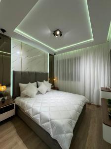 Giường trong phòng chung tại Luxury apartment Maarif near Stadium