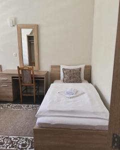 Ένα ή περισσότερα κρεβάτια σε δωμάτιο στο Hotel Aldi +6 φωτογραφίες