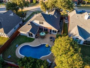 an aerial view of a house with a swimming pool at Boho Dreamscape 4BD Game Room Pool in The Colony