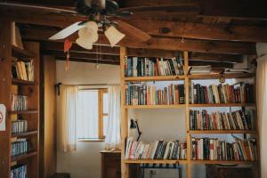 a room with book shelves filled with books at La Mata de Nuez in Valle de Guadalupe