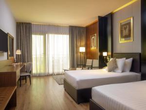 Ένα ή περισσότερα κρεβάτια σε δωμάτιο στο Mövenpick Hotel Cairo - Media City +113 φωτογραφίες