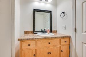 Ένα μπάνιο στο 6 Mi to Mammoth Cave! Mtn-View Home with Fire Pit +18 φωτογραφίες