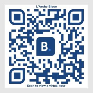 a labyrinth with the letter b in the center at A L'Arche Bleue in Le Robert