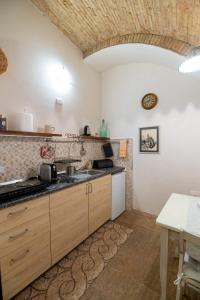 a kitchen with a sink and a counter top at L'Alcova dei Grifoni in Ascoli Satriano