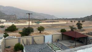 Nespecifikovaný výhled na hory nebo výhled na hory při pohledu z penzionu