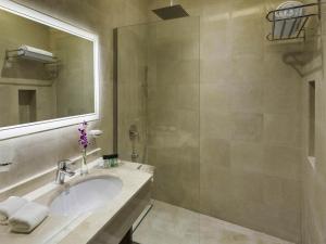 Ένα μπάνιο στο Movenpick Hotel Qassim