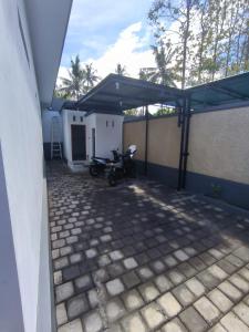 a motorcycle parked in front of a building at Gama Stay in Lovina +2 photos