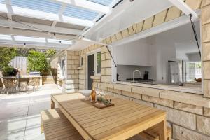 Αίθριο ή υπαίθριος χώρος στο Limestone Lodge - Pool Spa Retreat