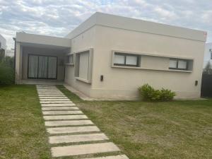 Το κτήριο όπου στεγάζεται  η παραθεριστική κατοικία